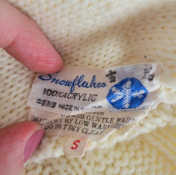 Snowflakes Vintage Japanese Sweater - Picture 6 of 8